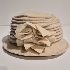 Cream Women's Cloche Hat with Decorative Flower